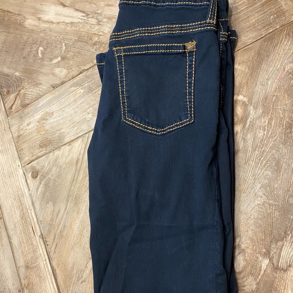 Cache Jeans- Contour Collection - Picture 3 of 4